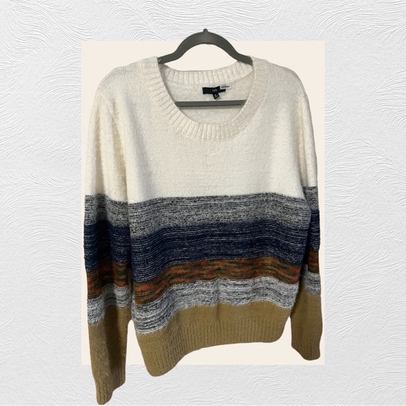 An awesome sweater by Fate in extra large - Picture 2 of 7